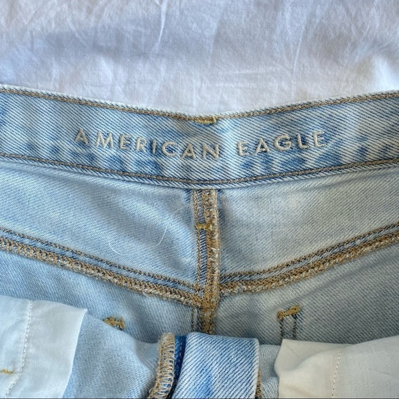 ⛄️ American Eagle Distressed Light Wash Shorts​​​​​ - Picture 5 of 7
